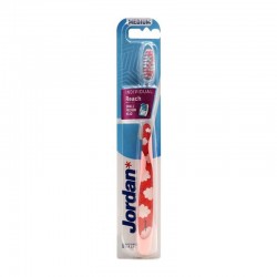 Jordan Individual Reach Toothbrush Medium Red Μέτρια Οδοντόβουρτσα Κόκκινη 1 Τεμάχιο